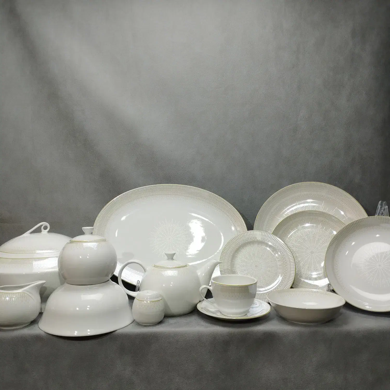 سرویس چینی ۱۸ نفره مقصود|ظروف سرو و پذیرایی|قائن, |دیوار