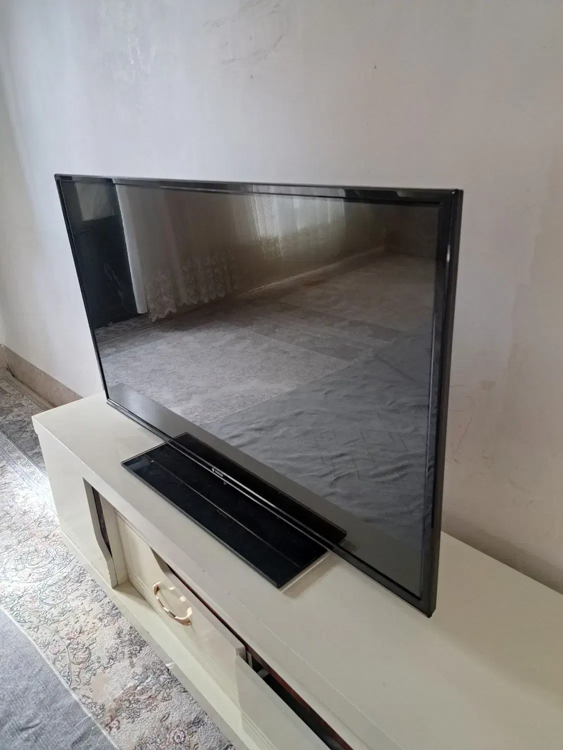 تلویزیون۴۲ اینچ|تلویزیون و پروژکتور|نقده, |دیوار