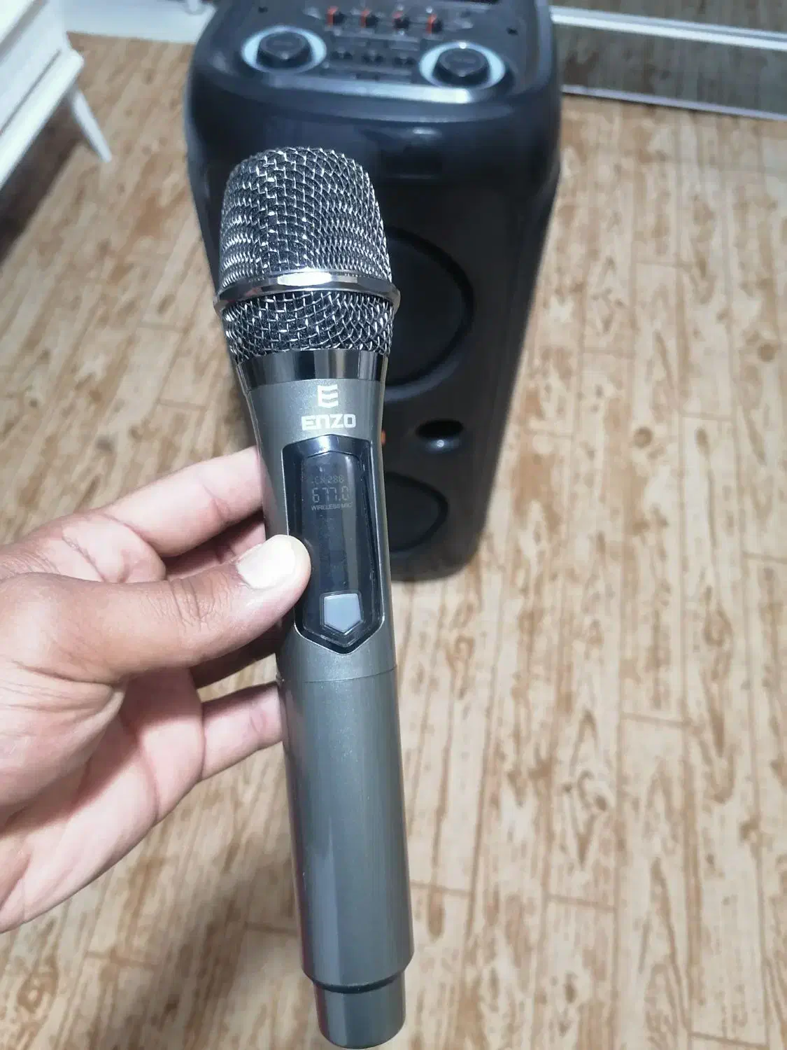 اسپیکر قوی|پخش‌کننده همراه|شیراز, سفیرشمالی|دیوار