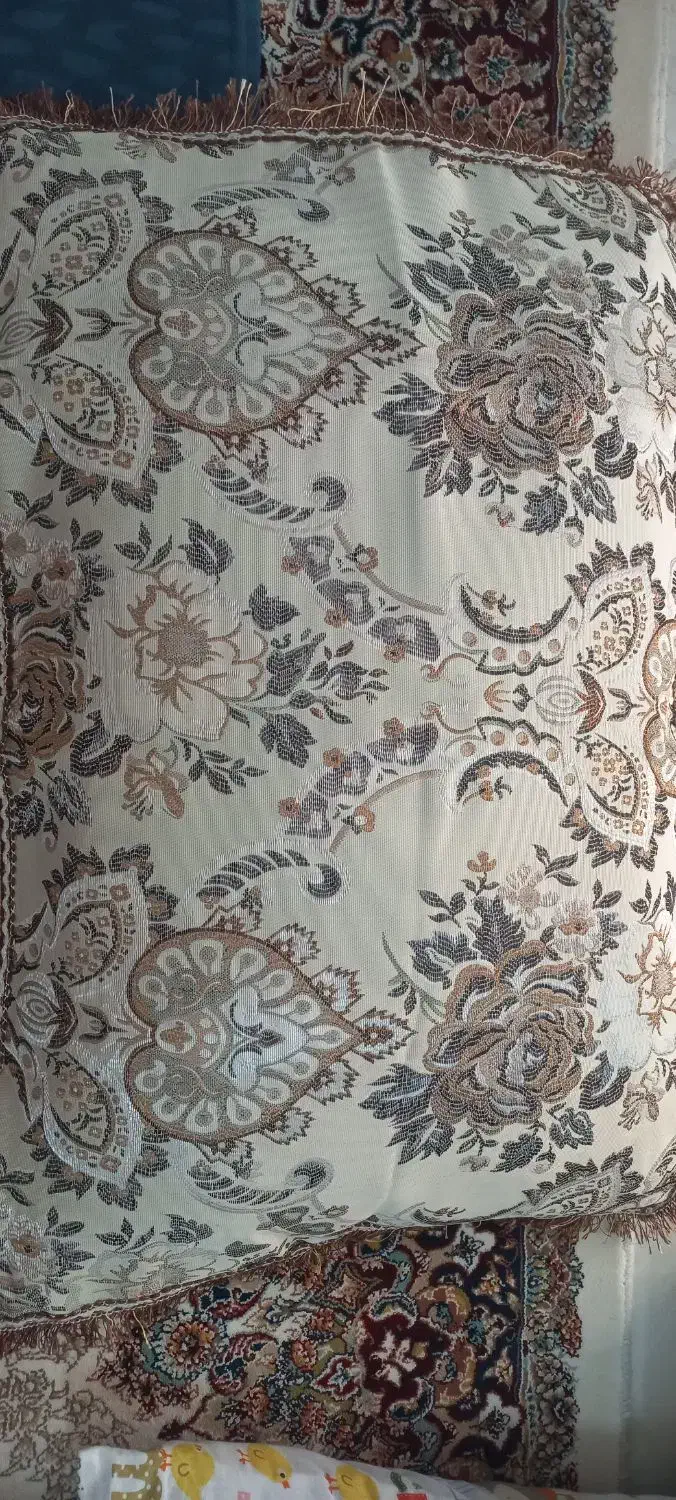 روبالشی|رختخواب، بالش، پتو|قم, چهل درخت|دیوار