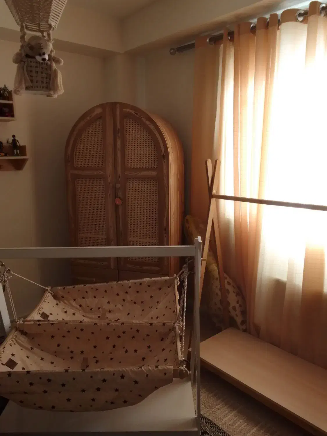 چوب لباسی اتاق کودک و ننو دوقلو نوزاد تا سه سالگی|اسباب و اثاث بچه|پرند, فاز ۵|دیوار