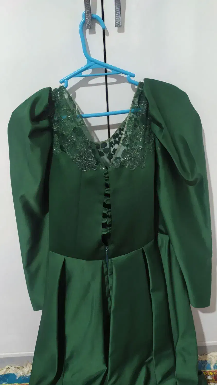 لباس مجلسی|لباس|زبرخان, |دیوار