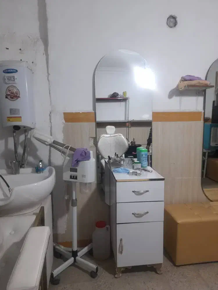 تعدادی وسایل آرایشگاه درحدنو|آرایشگاه و سالنهای زیبایی|بیستون, |دیوار