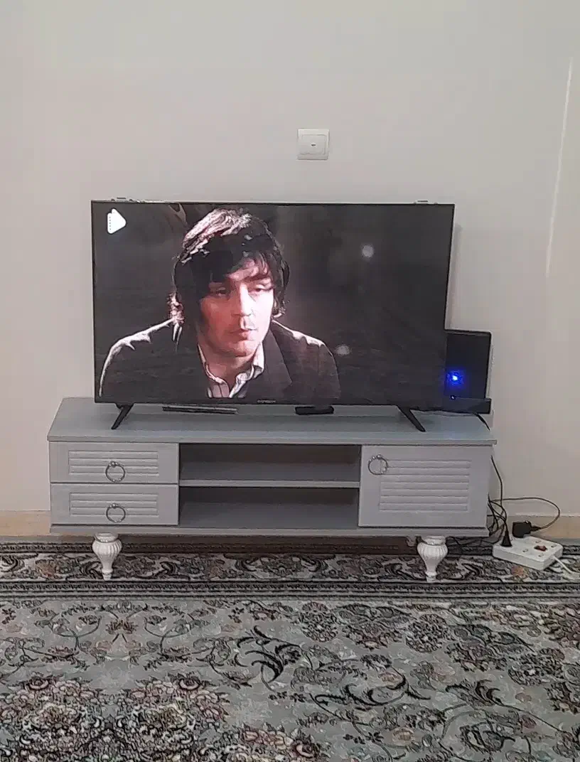 میز و تلویزیون|تلویزیون و پروژکتور|ملایر, |دیوار