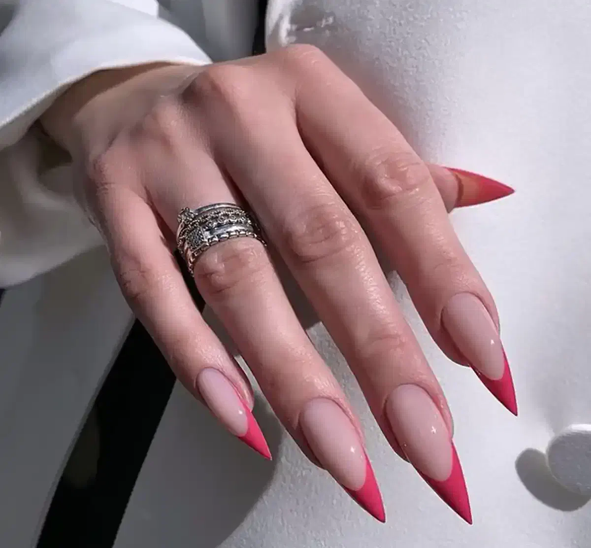 کاشت ناخن و مژه ، پیرسینگ،بافت مو تخفیف خورد|خدمات آرایشگری و زیبایی|اردبیل, |دیوار