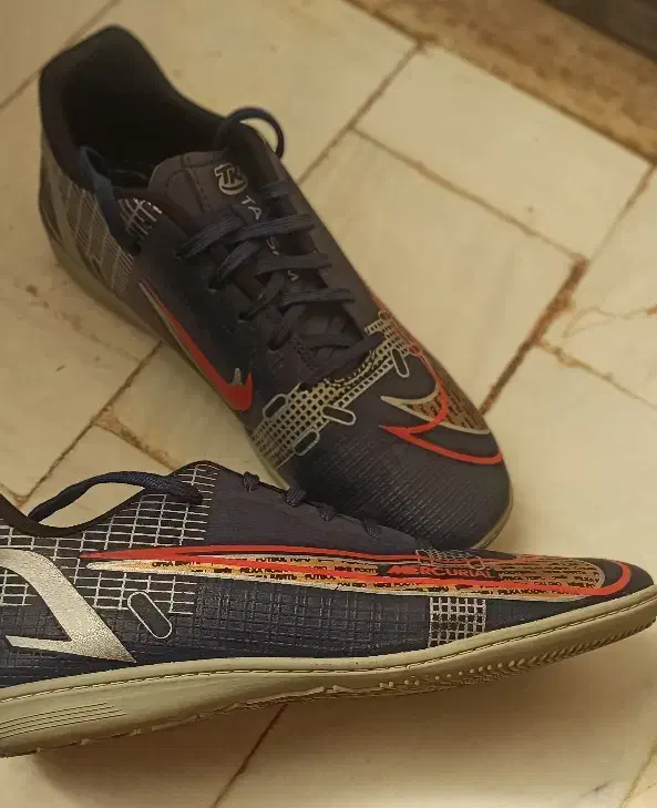 کفش فوتسال و چمن مصنوعی|کیف، کفش، کمربند|کرمانشاه, |دیوار