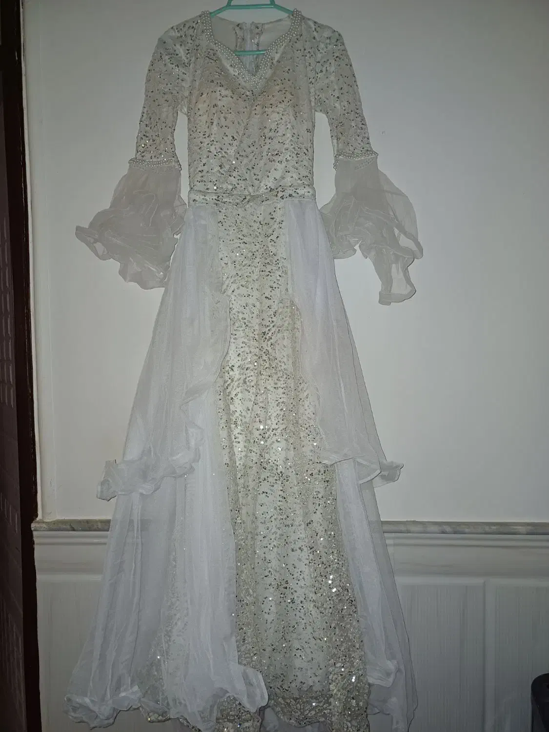 لباس مجلسی|لباس|فامنین, |دیوار