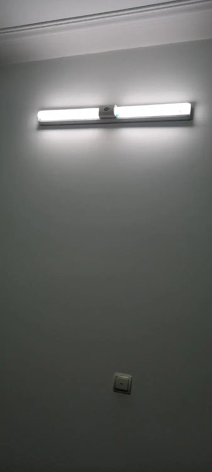 مهتابی سالم|لامپ و چراغ|قم, چهل اختران|دیوار