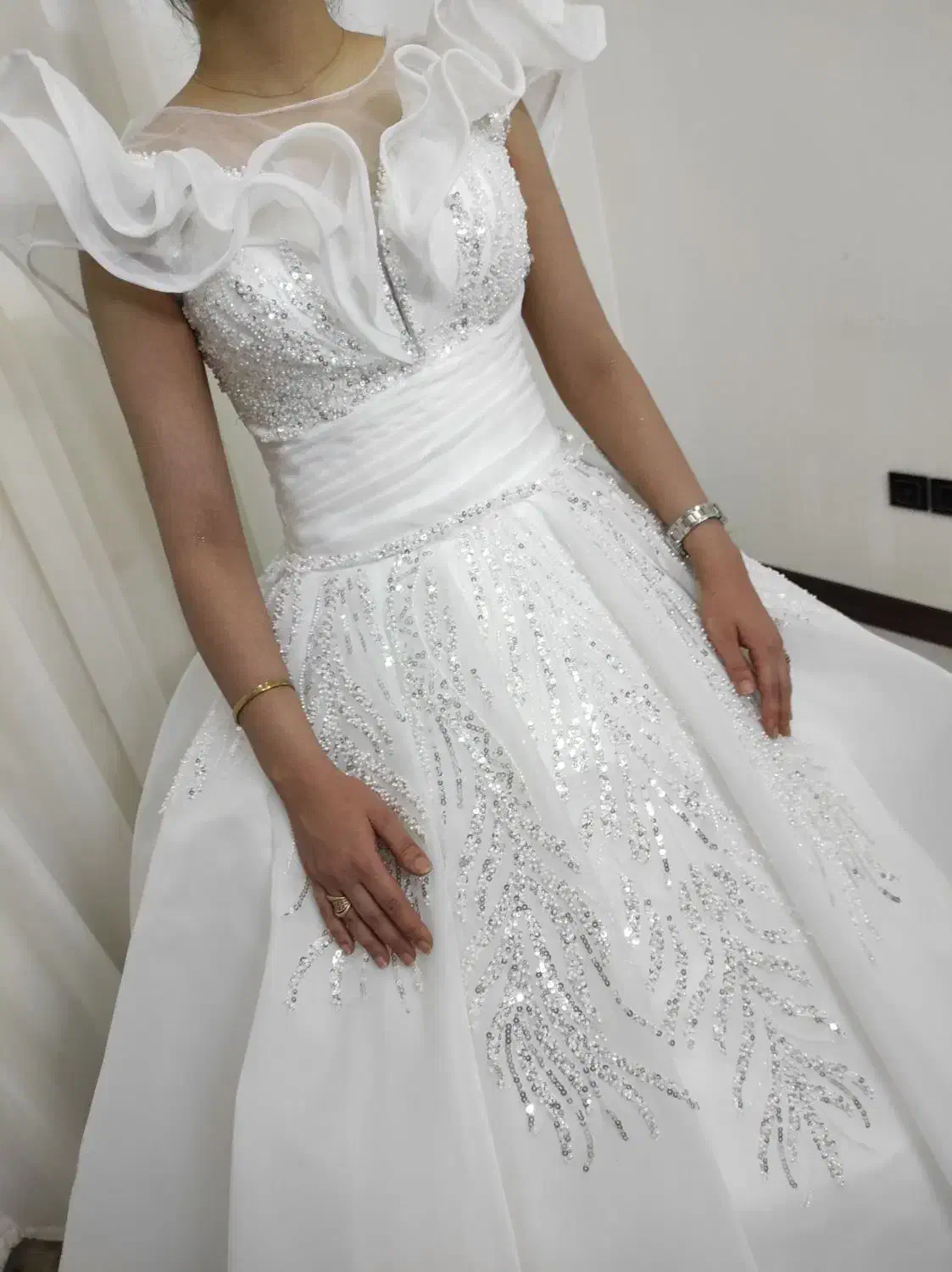 خانم عروس|لباس|اصفهان, خانه اصفهان|دیوار