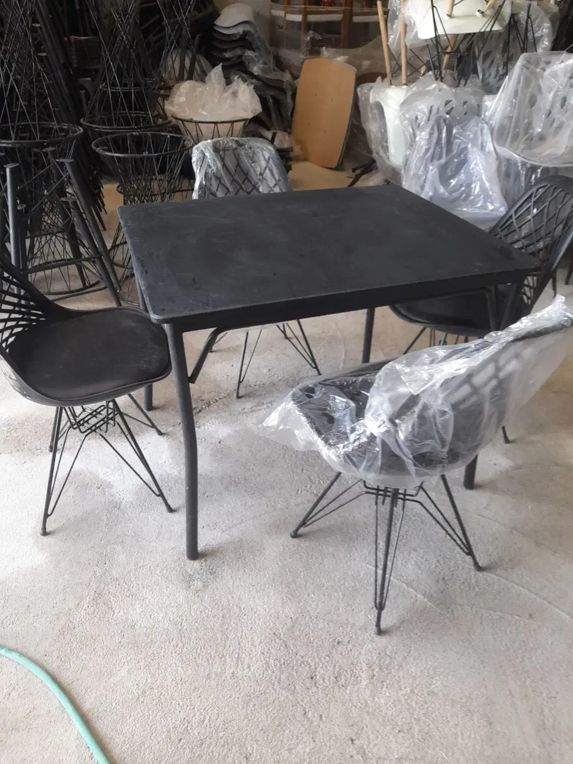 صندلی پایه چوبی سبز|کافیشاپ و رستوران|یزد, |دیوار