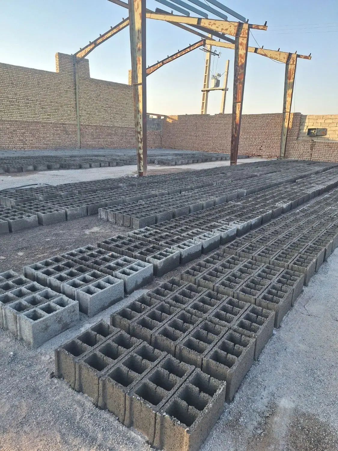 بلوک به تعداد بالا به بفروش میرسد|مصالح و تجهیزات ساختمان|زرندیه, |دیوار