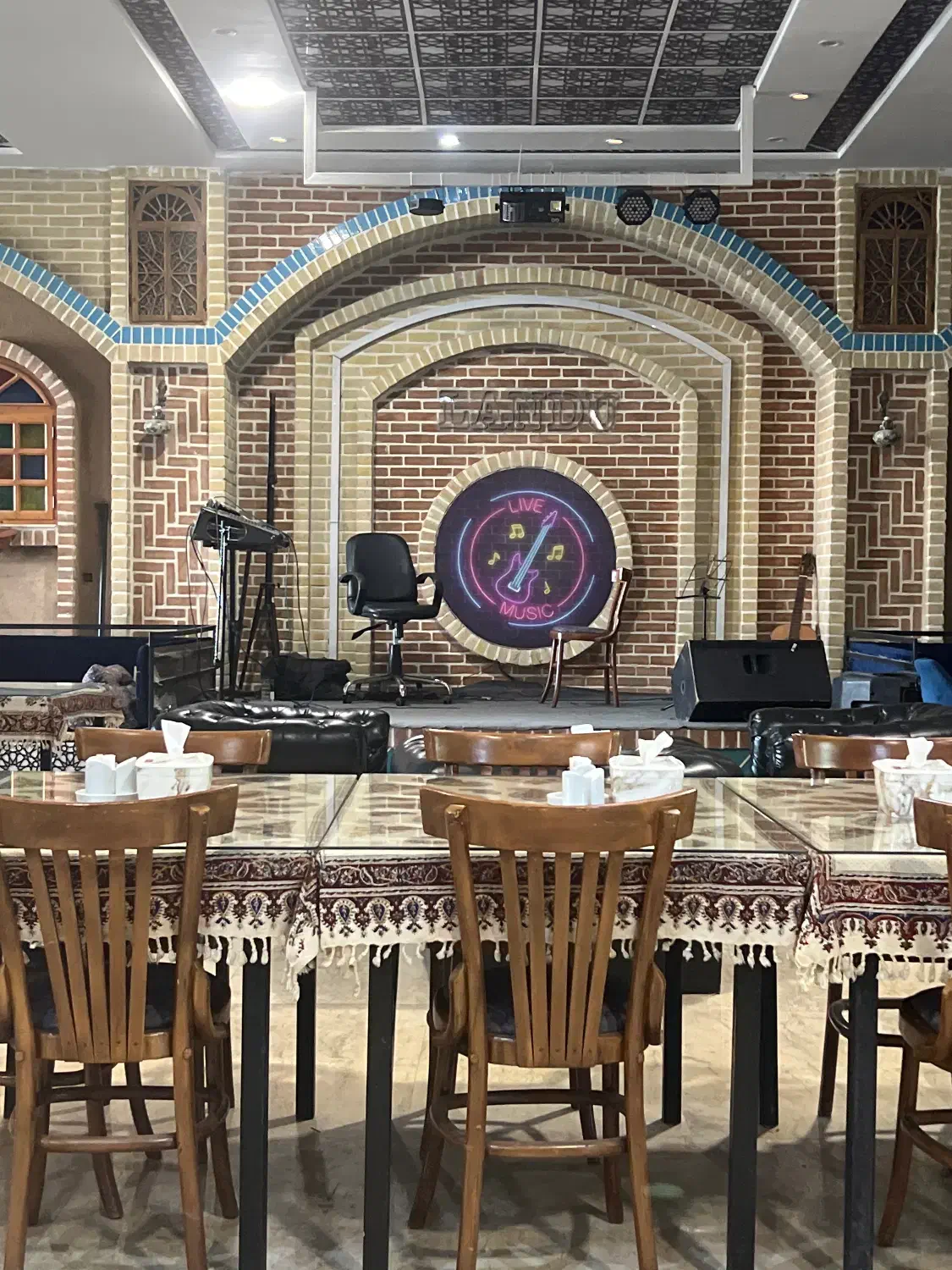 نیرو کار در رستوران اندیشه شهریار|استخدام خدمات فروشگاه و رستوران|شهریار, شهرک شاهد|دیوار