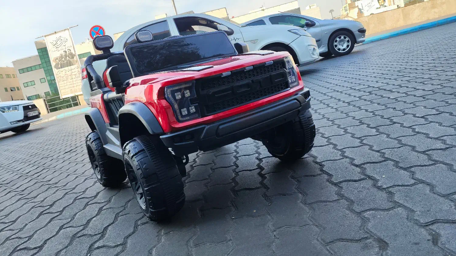 ماشین شارژی فورد سایز بزرگ چهار موتور وارداتی|اسباب‌بازی بچه|تبریز, |دیوار