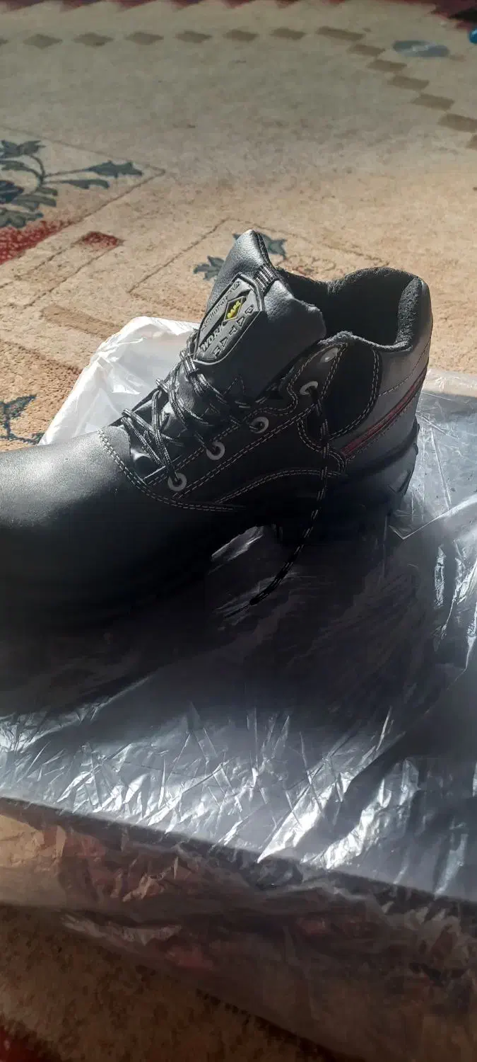 تعداد بیست جفت کفش ایمنی|کیف، کفش، کمربند|فارسان, |دیوار