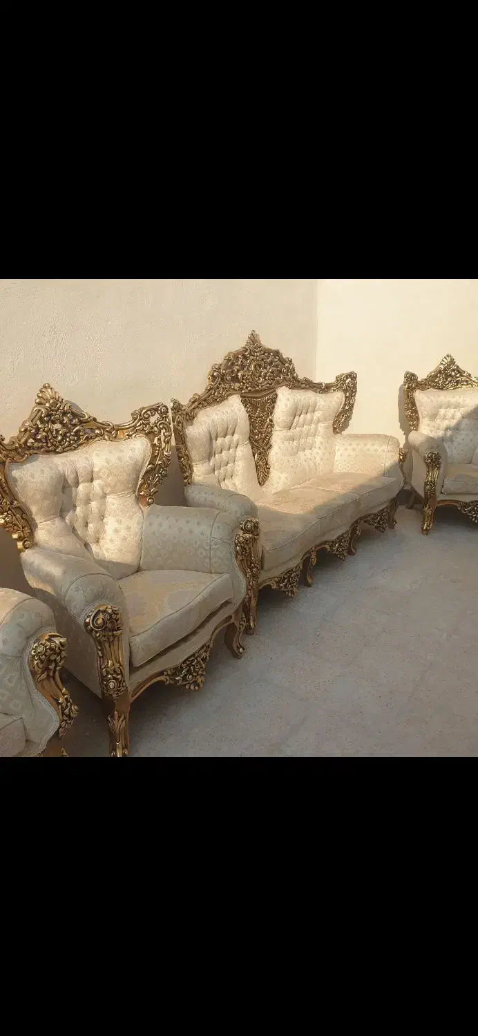دو دست مبل سلطنتی  و مبل چستر|مبلمان خانگی و میز عسلی|بندر امام خمینی, |دیوار
