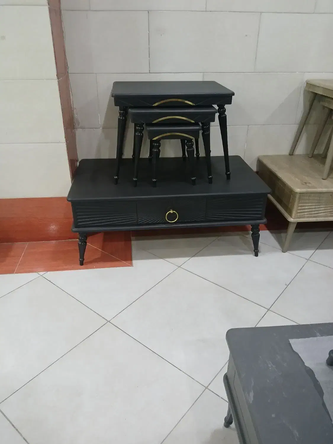 مبلمان راحتی جلومبلی عسلی|مبلمان خانگی و میز عسلی|پرند, فاز ۶|دیوار