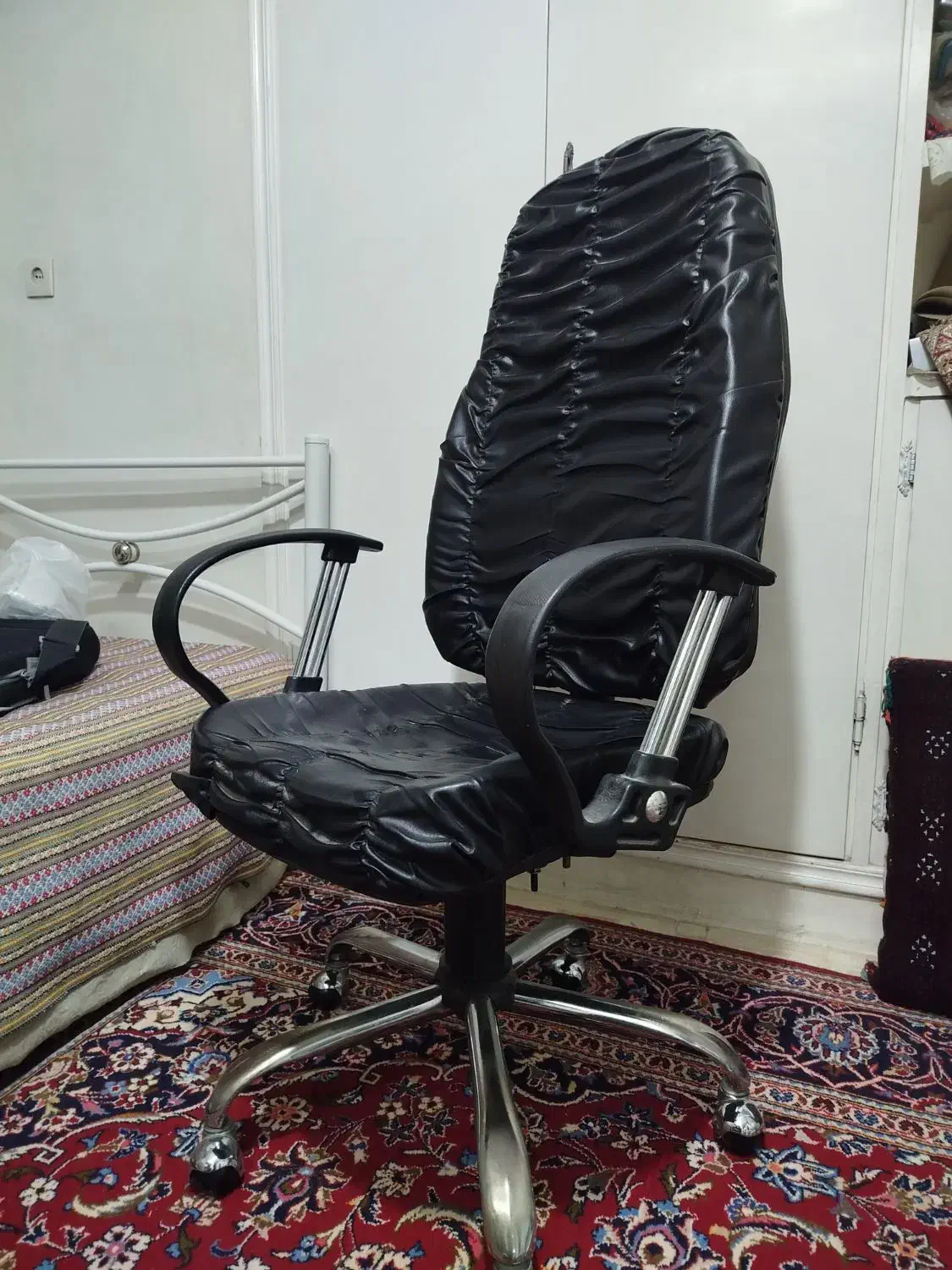 صندلی چرخدار|صندلی و نیمکت|شیراز, آزادگان|دیوار