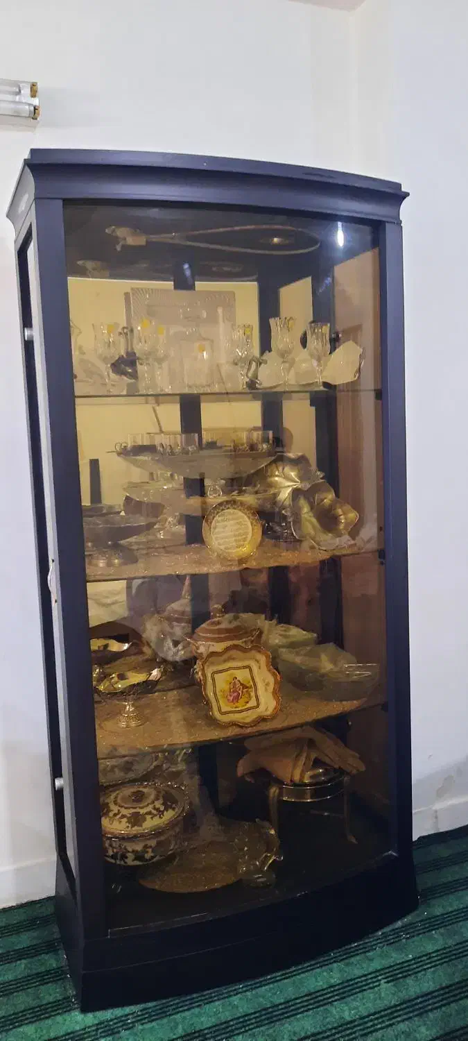 فروش فوری بوفه و میز و آینه چوبی|بوفه، ویترین، کنسول|رشت, کوی طالقانی|دیوار