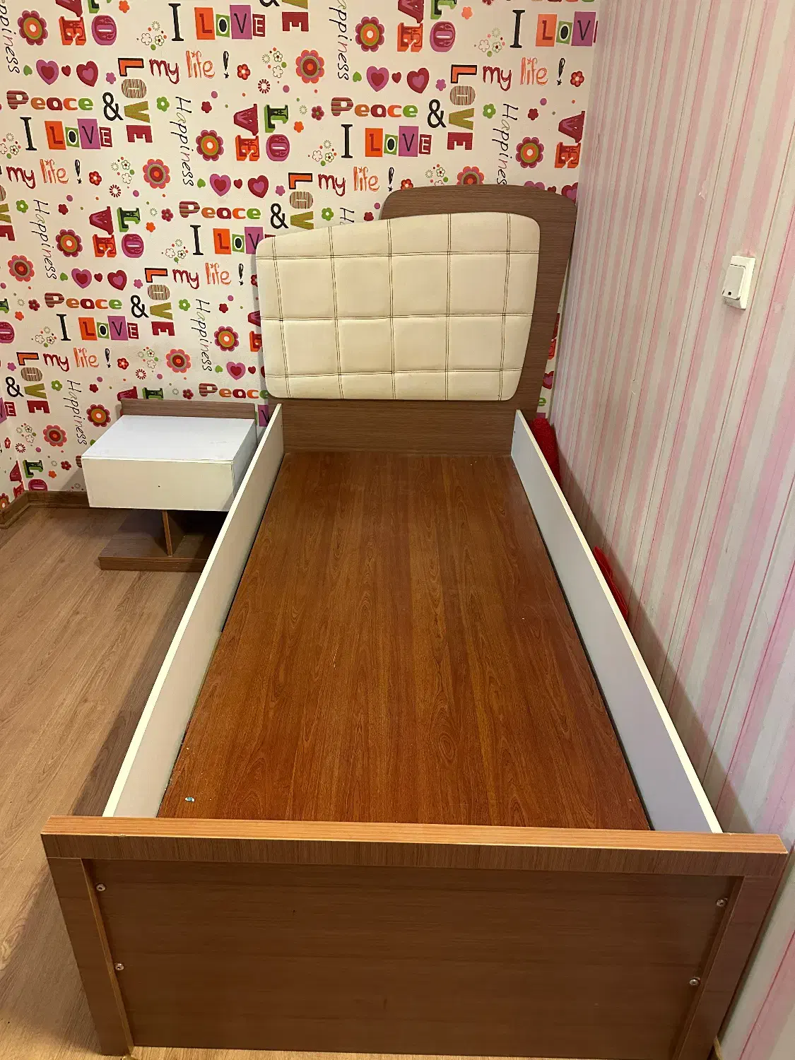 سرویس چوبی  اتاق جوان|تخت و سرویس خواب|مشهد, نوفل لوشاتو|دیوار