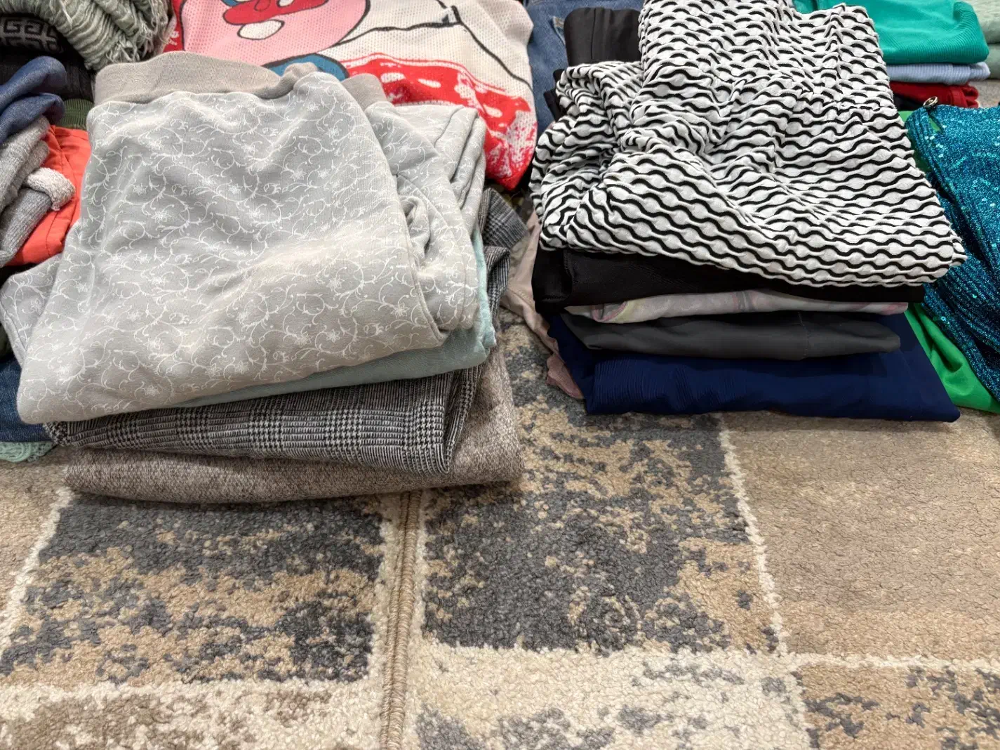 لباس فروش عمده|لباس|رشت, فلسطین|دیوار