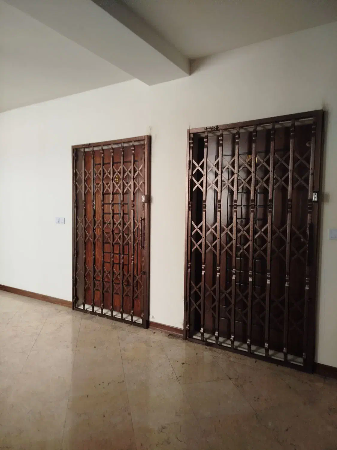 درب اکاردیونی 5 میل ۲/۵خم جوش رنگ کوره ای قفل مخفی|مصالح و تجهیزات ساختمان|تهران, تسلیحات|دیوار