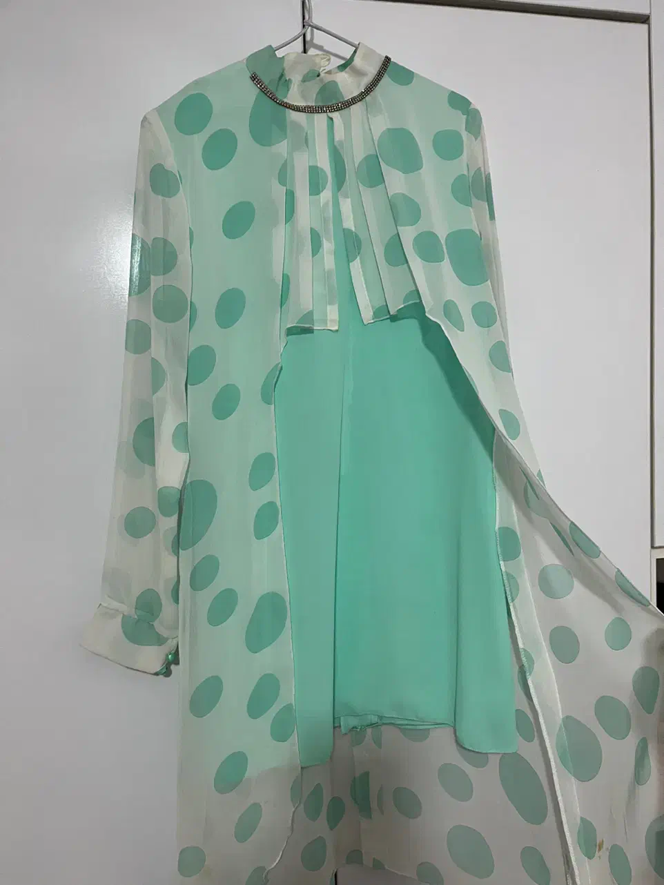 شومیز|لباس|رشت, استقامت ۱|دیوار