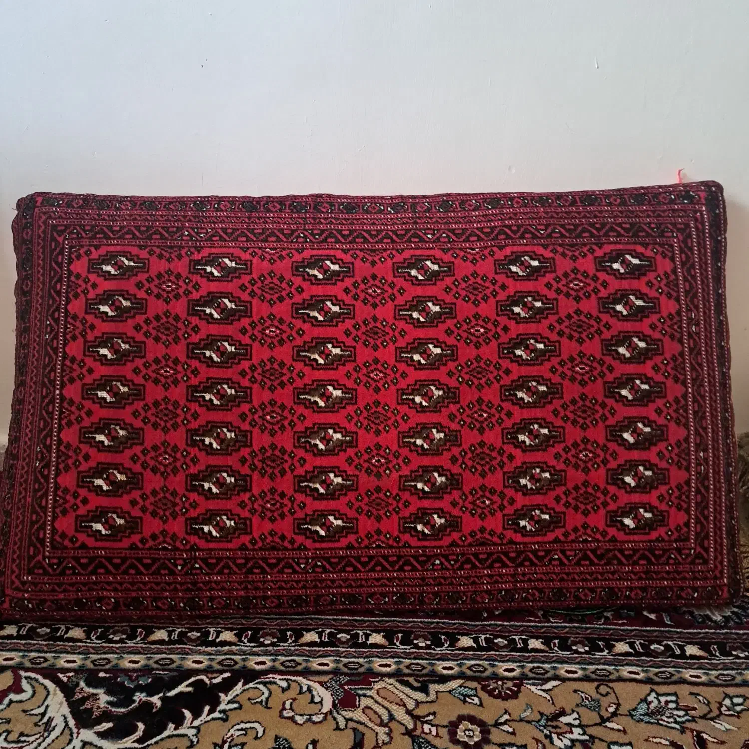 پشتی دستبافت|پشتی|خرمآباد, |دیوار