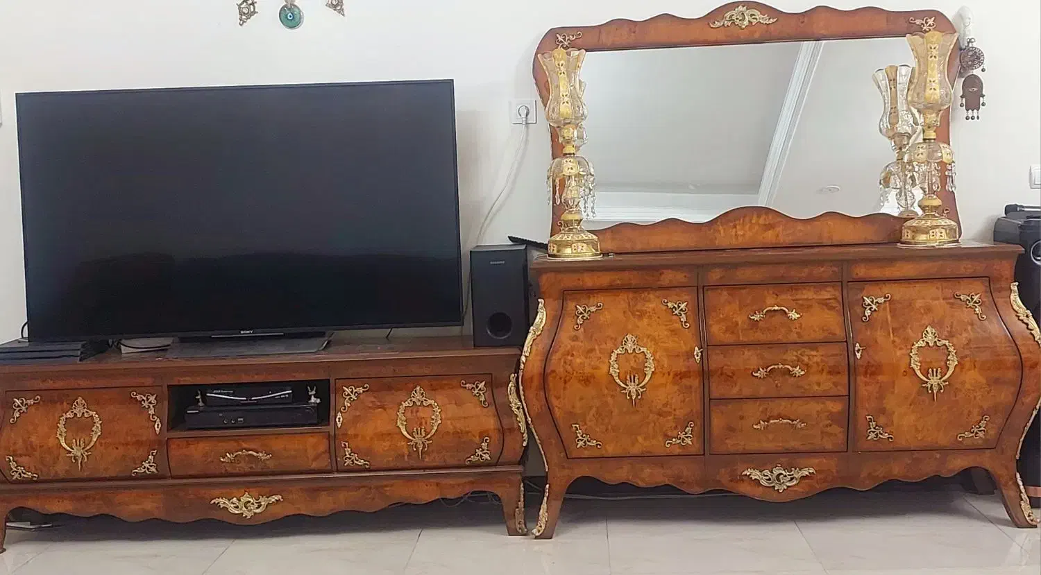 یک عدد میز کنسول با آینه و میز تلویزیون منبت کاری|بوفه، ویترین، کنسول|تهران, شهرک آزادی|دیوار