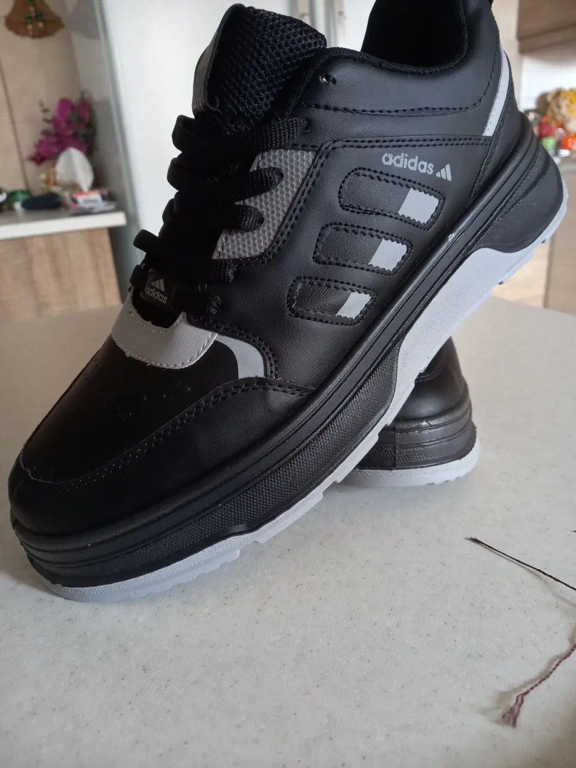 کتونی آدیداس|کیف، کفش، کمربند|بروجرد, |دیوار