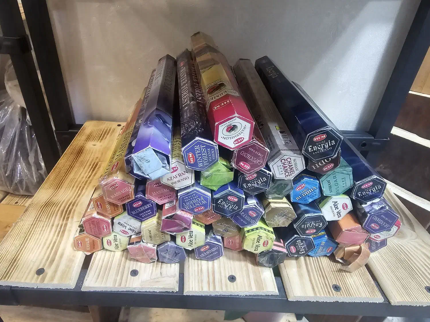 فروش تعدادی عود|آرایشی، بهداشتی، درمانی|اصفهان, سپاهان‌شهر|دیوار