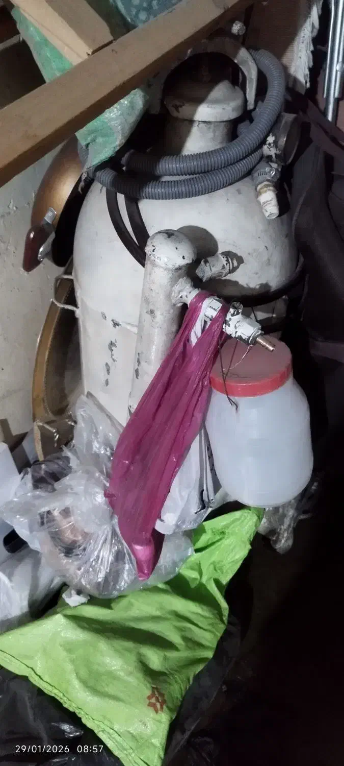 دیگ کاربیت|ابزارآلات|ری, علایین|دیوار