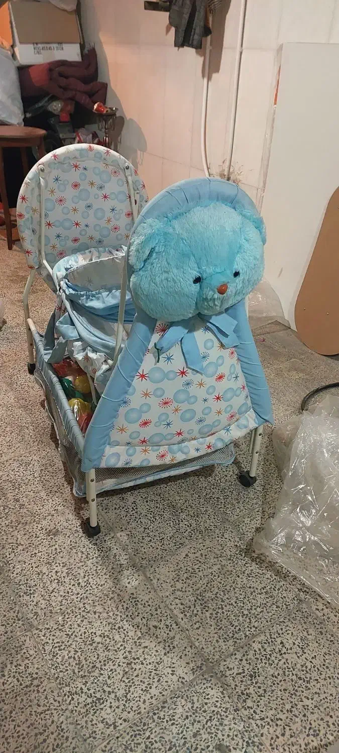 گهواره کودک خرسی در حد نو|تخت و صندلی بچه|یزد, |دیوار