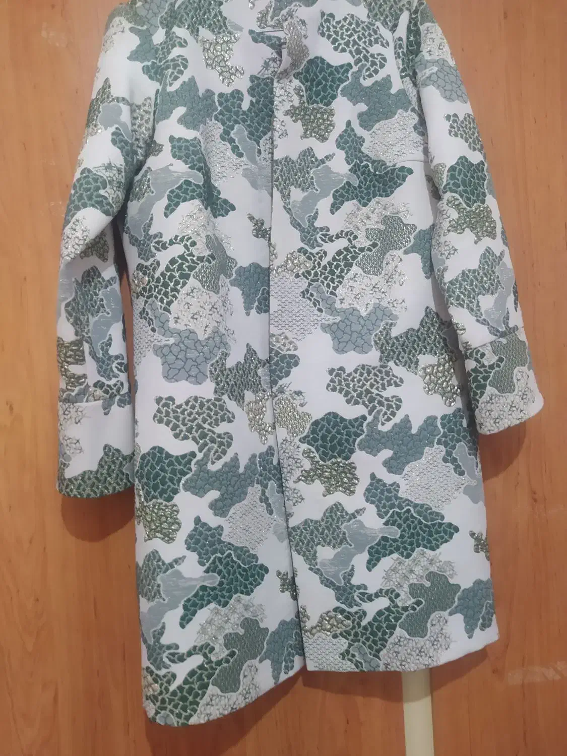 مانتو|لباس|قم, وادی السلام|دیوار