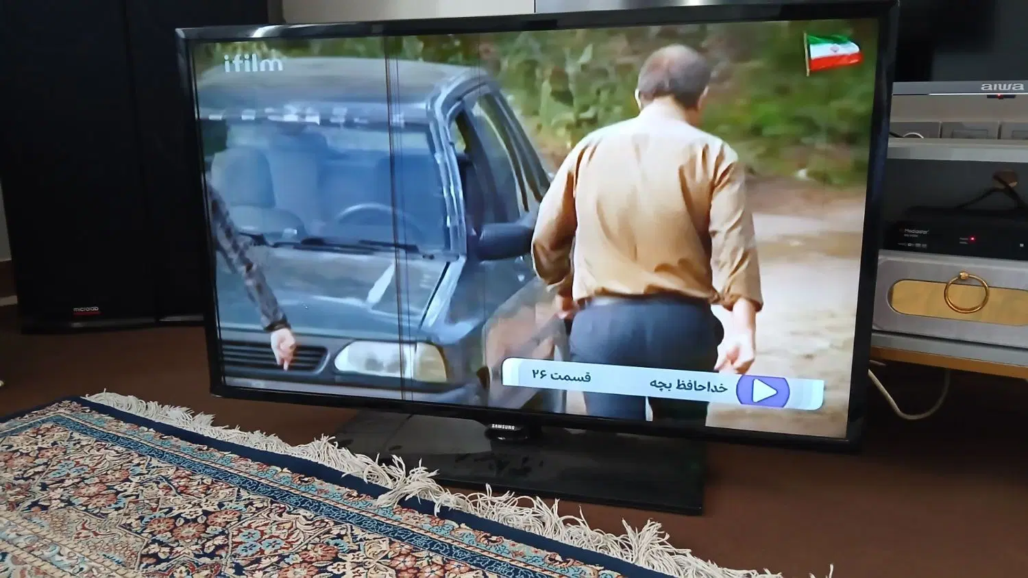 Tv42سامسونگ ومیزTv|تلویزیون و پروژکتور|تهران, جوادیه|دیوار