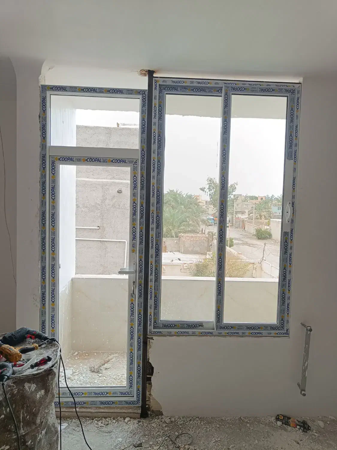 نصب انواع درب و پنجره دوجداره|خدمات پیشه و مهارت|بم, |دیوار