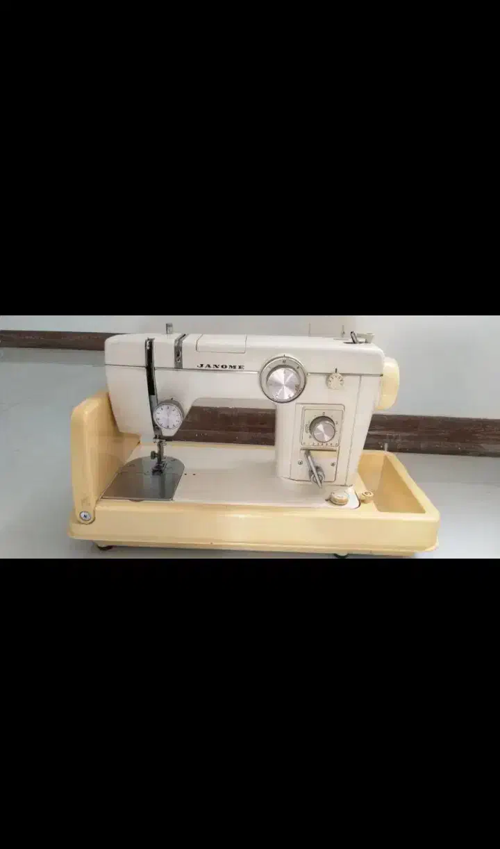 چرخ خیاطی|چرخ خیاطی و ریسندگی|رباط‌کریم, رباط‌کریم|دیوار