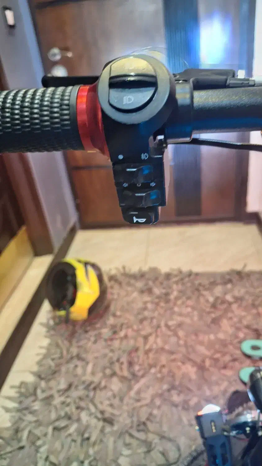 اسکوتر روهان وینگ قیمت نو ۸۰ قیمت من ۷۰|دوچرخه، اسکیت، اسکوتر|شیراز, ریشمک|دیوار