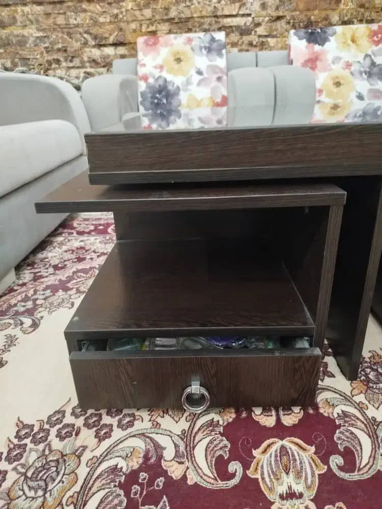 میز جلو مبلی به همراه ۴ عسلی کشو دار|مبلمان خانگی و میز عسلی|تهران, نعمتآباد|دیوار