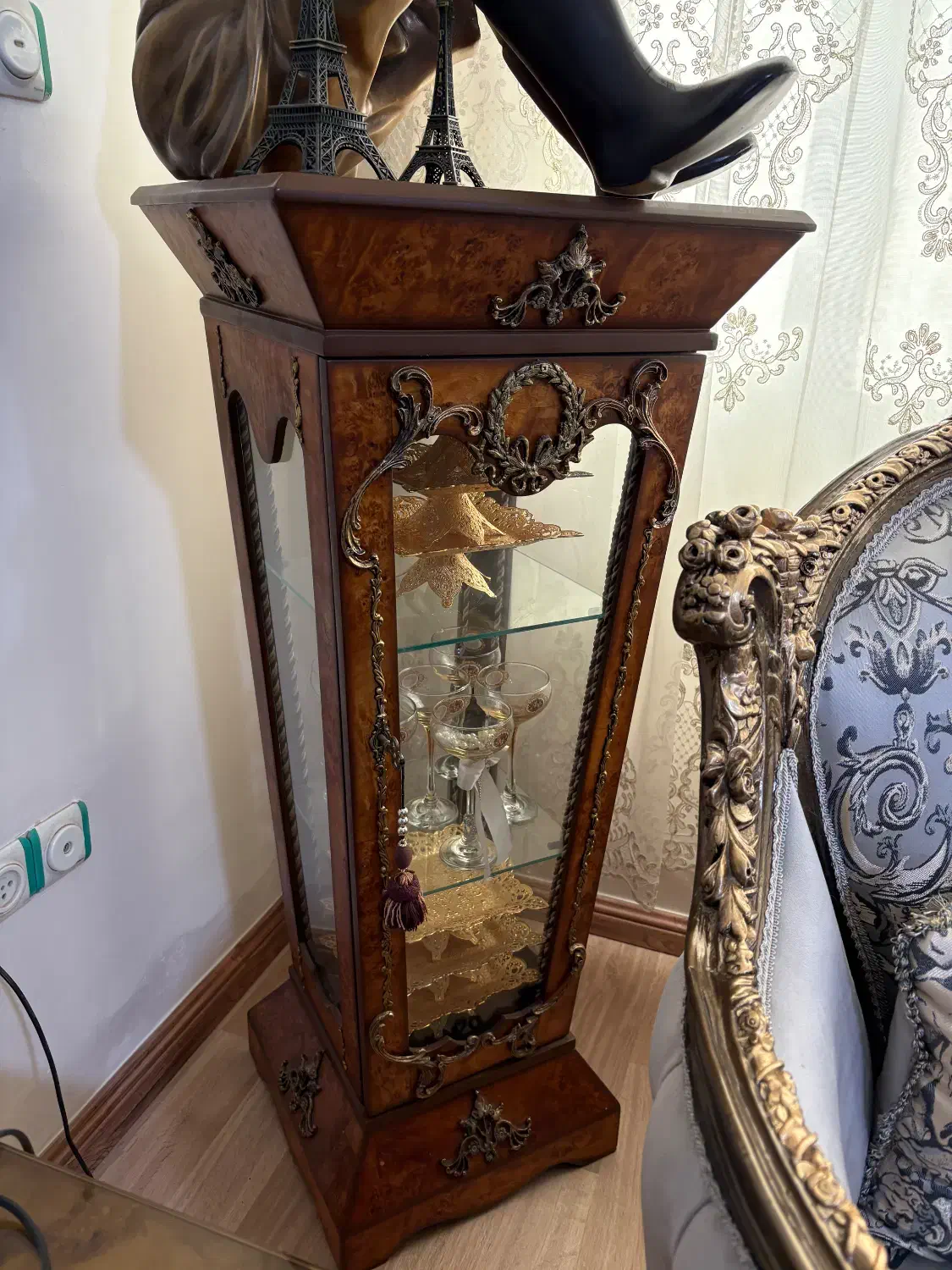 مینی ویترین یا بوفه برنزی|بوفه، ویترین، کنسول|اردبیل, |دیوار