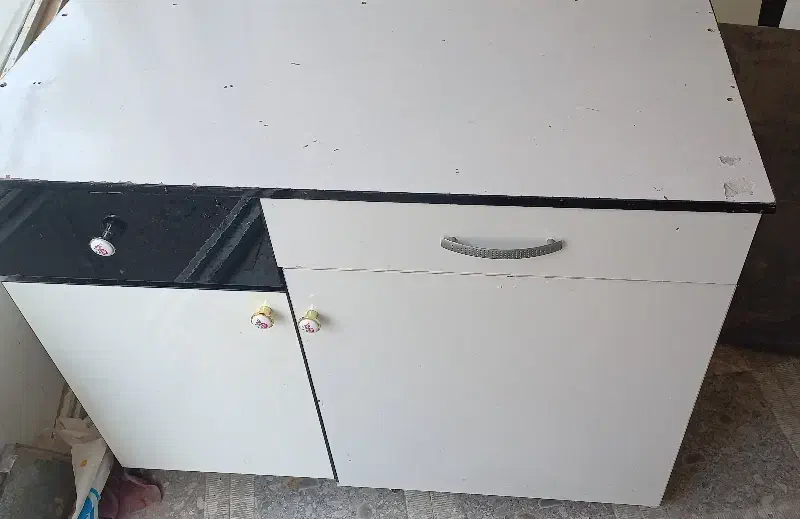 یک میز مطالعه و... ۱۰۷×۸۴ اندازه سالم|میز تحریر و کامپیوتر|اردبیل, |دیوار