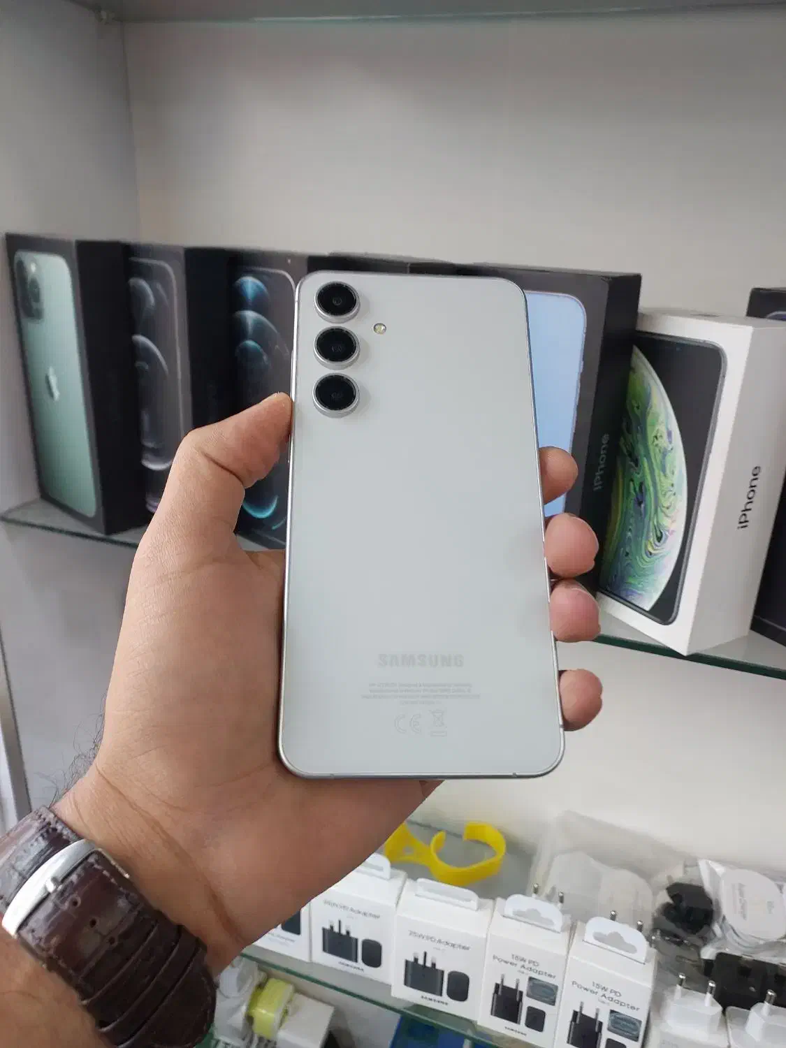 اس24اف ای 256|موبایل|شیراز, زند|دیوار