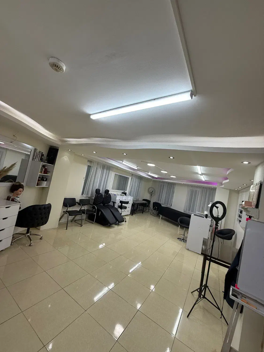 اجاره صندلی سالن زیبایی در رضوان|خدمات آرایشگری و زیبایی|اردبیل, |دیوار