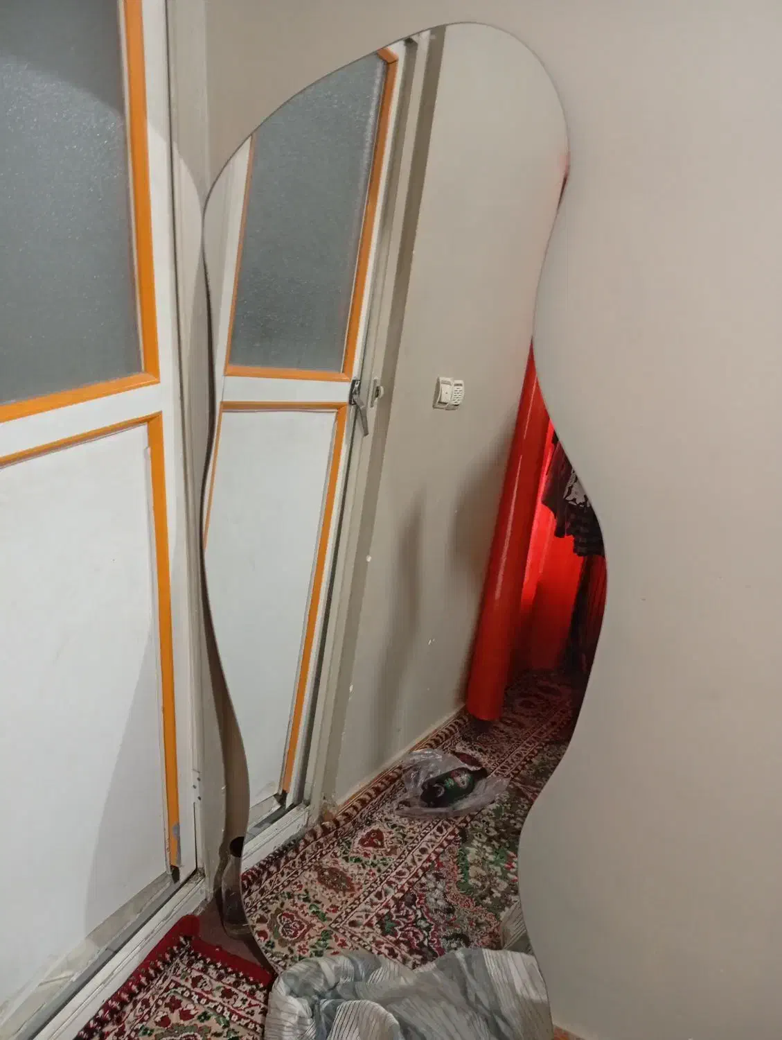 آینه|آینه|گلستان (تهران), |دیوار