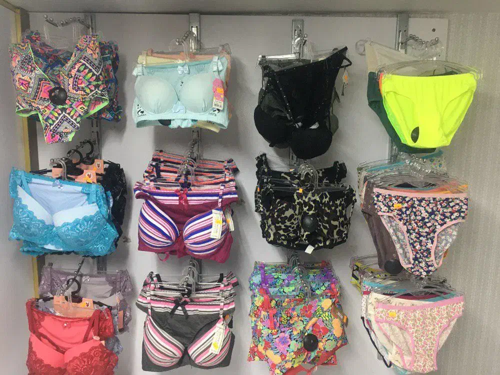 دکور پوشاک ام دی اف حدود ۵۰ متر|فروشگاه و مغازه|تهران, هروی|دیوار