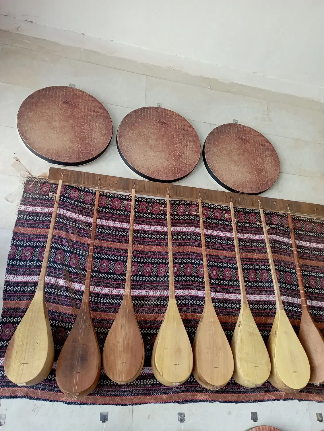 دف و دایره|سازهای سنتی|شیروان (خراسان), |دیوار