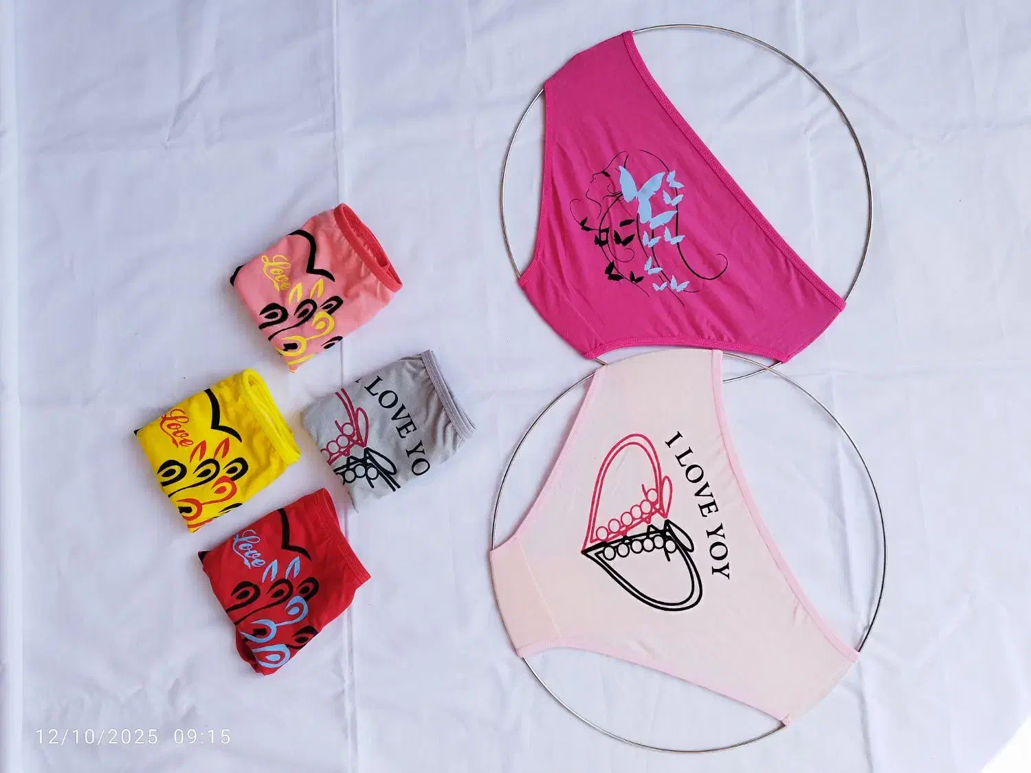 لباس زیر زنانه|لباس|شاندیز, |دیوار