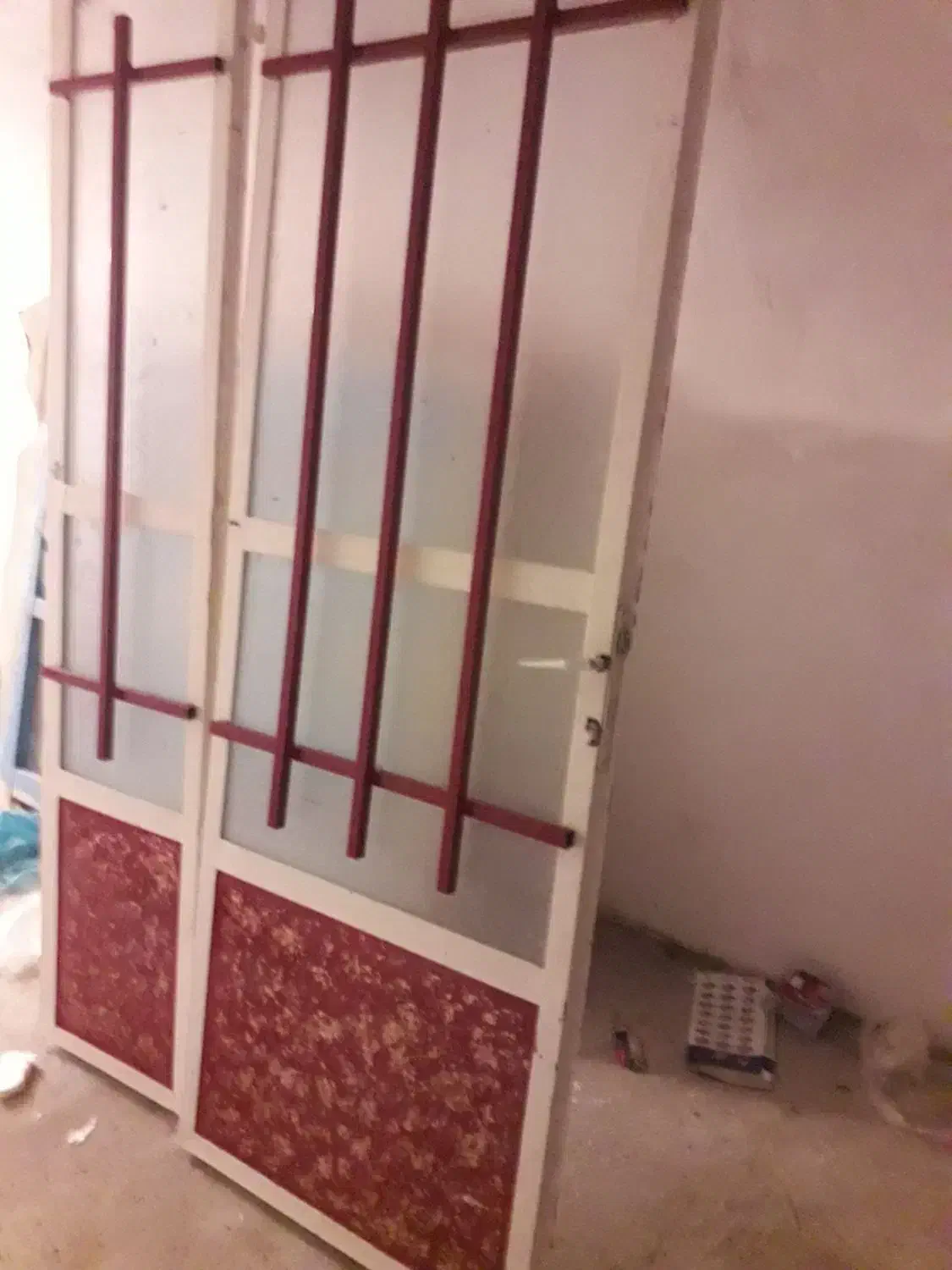 در اهنی سالم قفل شیشه داره برای در ورودی مناسب|مصالح و تجهیزات ساختمان|شاهنجرین, |دیوار