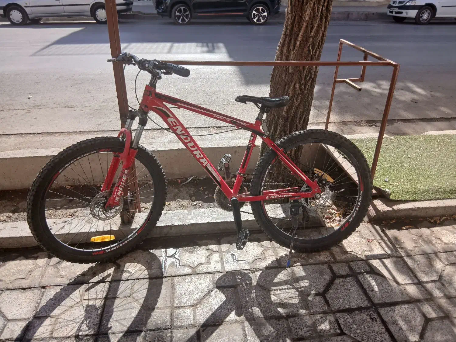 دوچرخه ۲۶.|دوچرخه، اسکیت، اسکوتر|بروجن, |دیوار