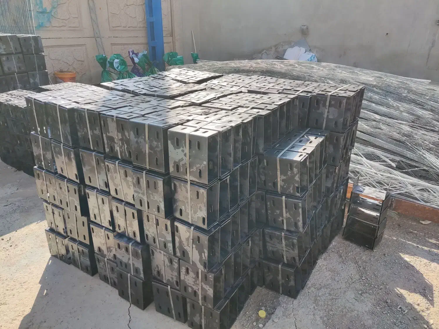 والپست/ وال پست/ میلگرد بستر / قلاب گیره|مصالح و تجهیزات ساختمان|قم, شهرک خودرو|دیوار