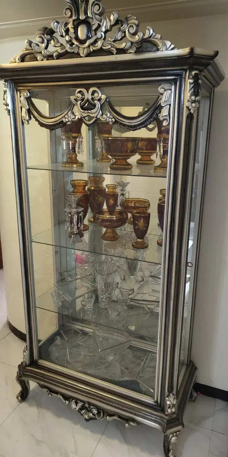 ویترین بزرگ|بوفه، ویترین، کنسول|اصفهان, باغ دریاچه|دیوار